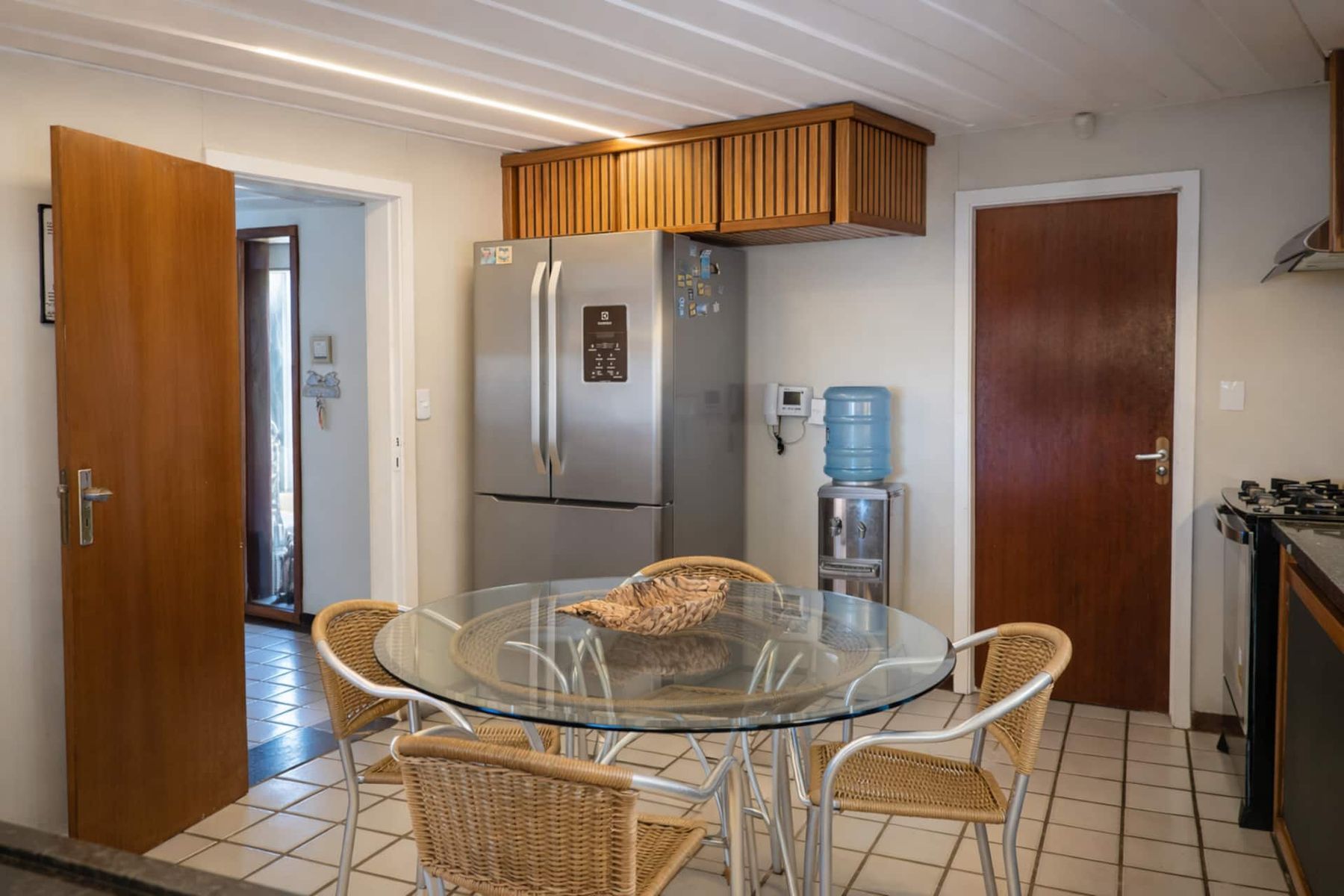 Full kitchen