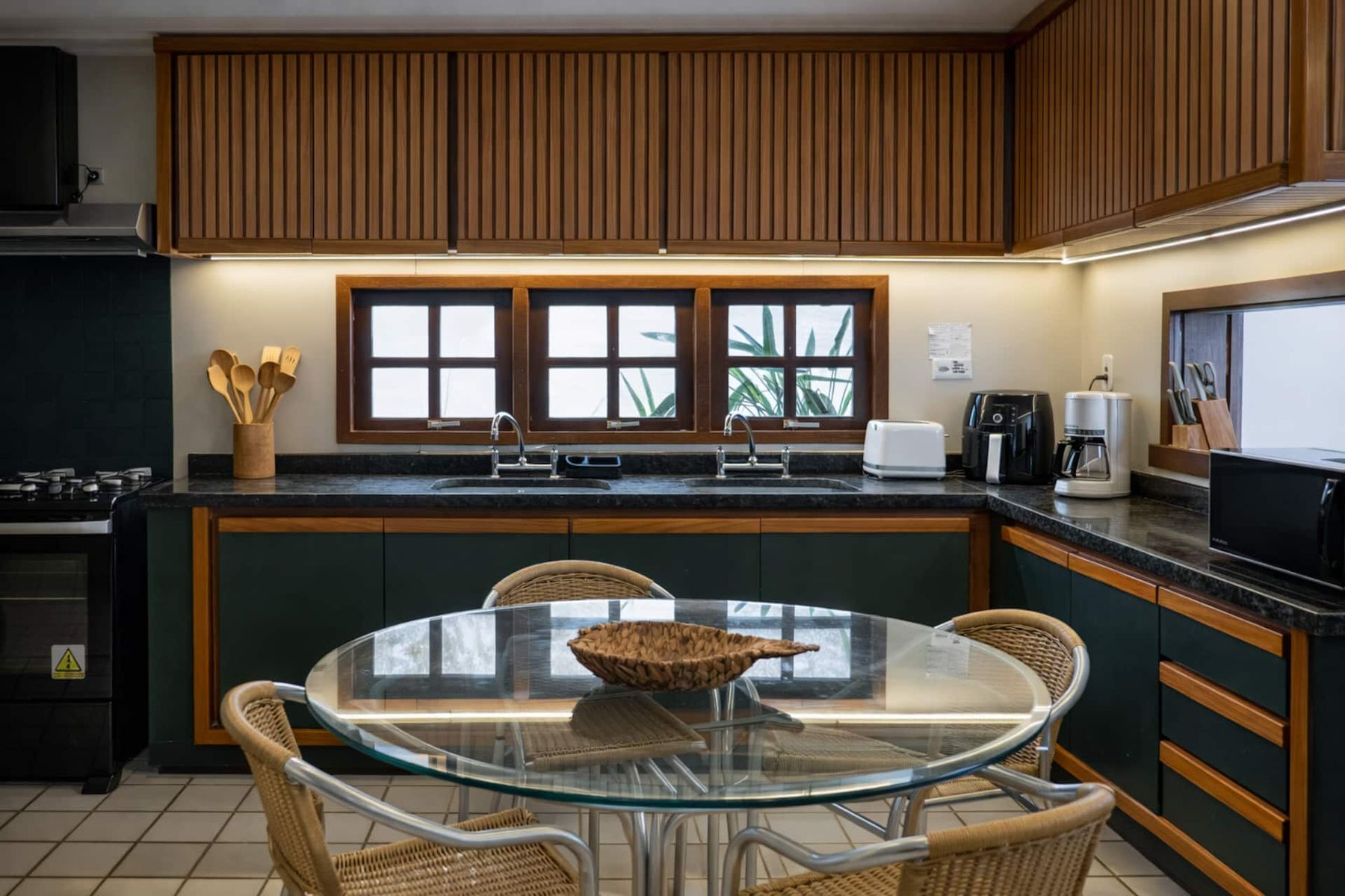 Full kitchen
